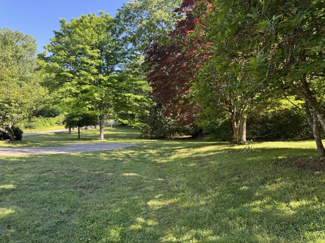 216 Patrick Dr, Dover, TN 37058