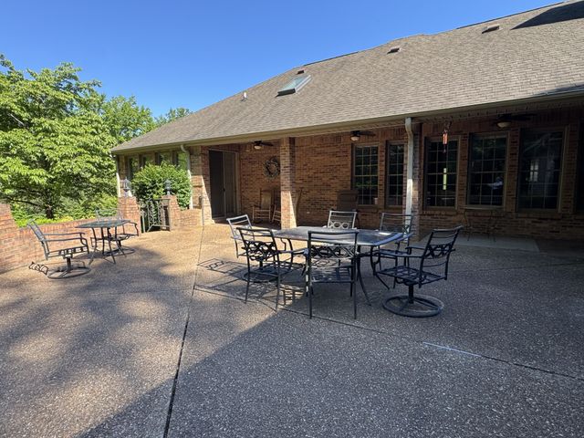 216 Patrick Dr, Dover, TN 37058