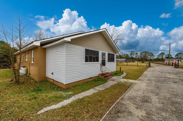 9300 Lake Swamp Rd., Nichols, SC 29581