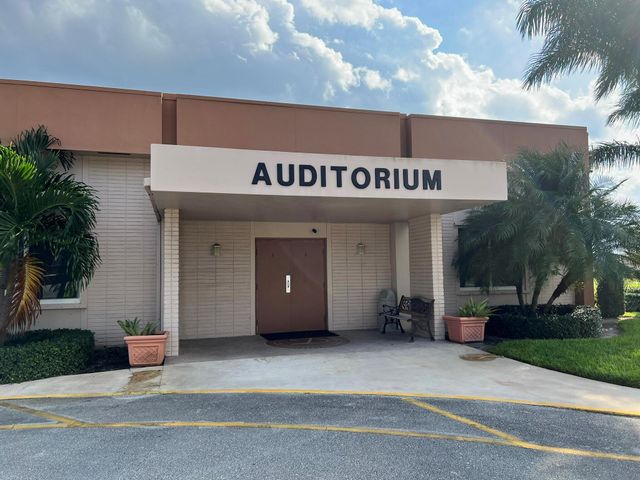 2736 Dudley Drive E I, West Palm Beach, FL 33415