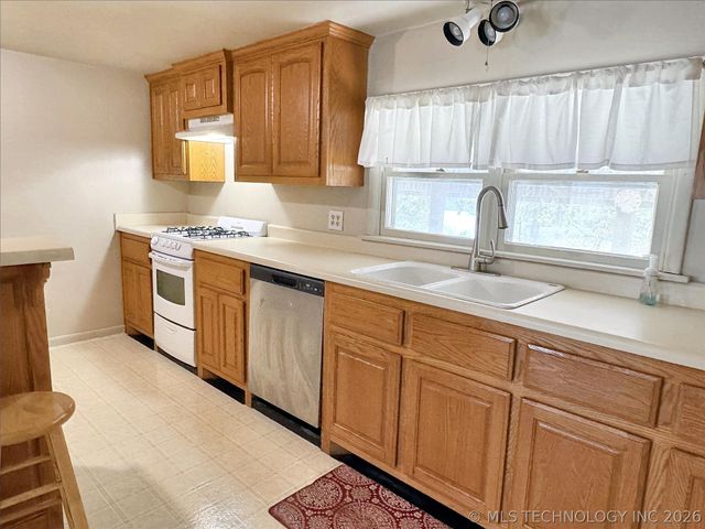 725 Sooner Drive, Tahlequah, OK 74464