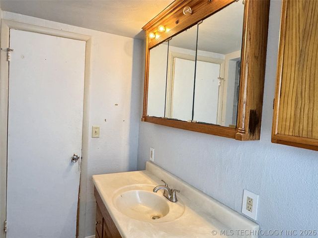 725 Sooner Drive, Tahlequah, OK 74464