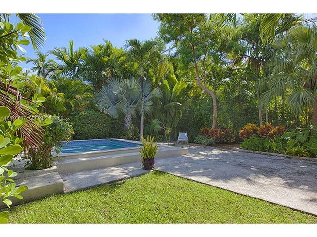 745 Lakeview Dr, Miami Beach, FL 33140