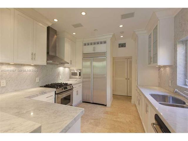 745 Lakeview Dr, Miami Beach, FL 33140