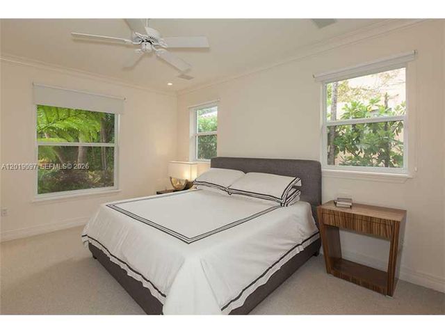 745 Lakeview Dr, Miami Beach, FL 33140