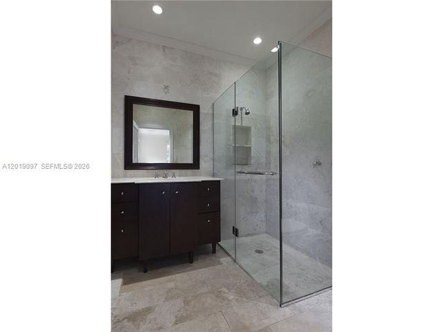745 Lakeview Dr, Miami Beach, FL 33140