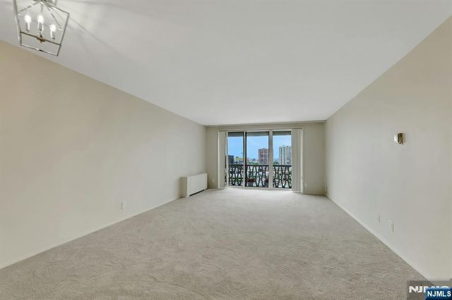 2000 Linwood 14 0, Fort Lee, NJ 07024