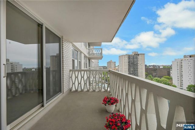 2000 Linwood 14 0, Fort Lee, NJ 07024