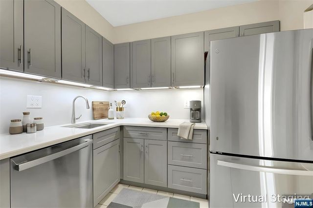2000 Linwood 14 0, Fort Lee, NJ 07024