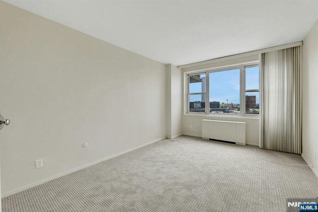 2000 Linwood 14 0, Fort Lee, NJ 07024