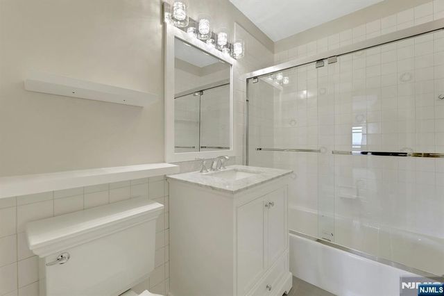 2000 Linwood 14 0, Fort Lee, NJ 07024