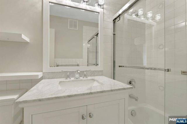 2000 Linwood 14 0, Fort Lee, NJ 07024