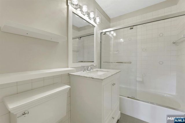 2000 Linwood 14 0, Fort Lee, NJ 07024