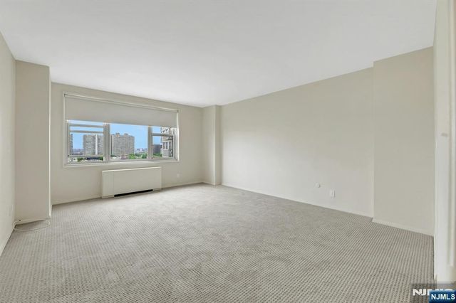 2000 Linwood 14 0, Fort Lee, NJ 07024