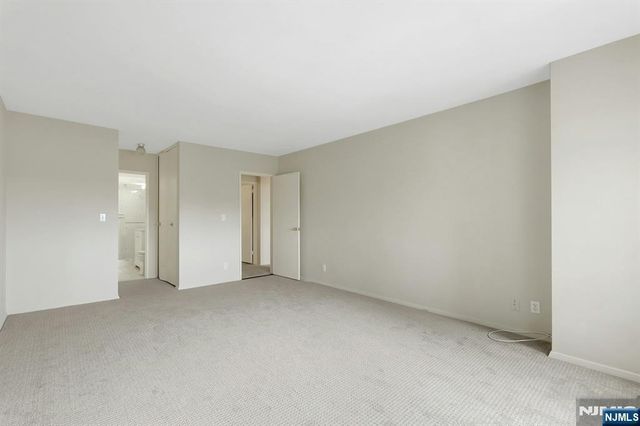 2000 Linwood 14 0, Fort Lee, NJ 07024