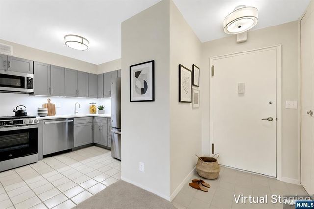 2000 Linwood 14 0, Fort Lee, NJ 07024