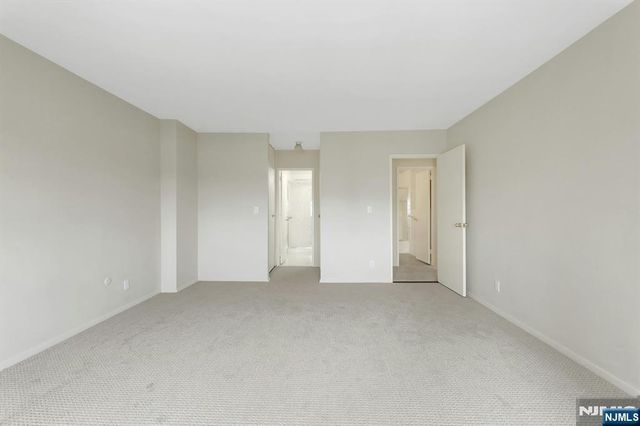 2000 Linwood 14 0, Fort Lee, NJ 07024