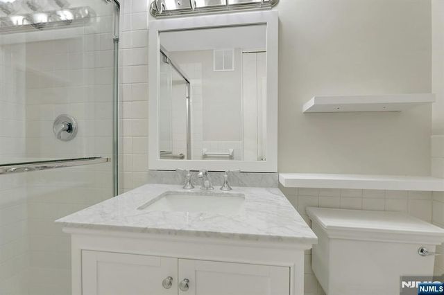 2000 Linwood 14 0, Fort Lee, NJ 07024