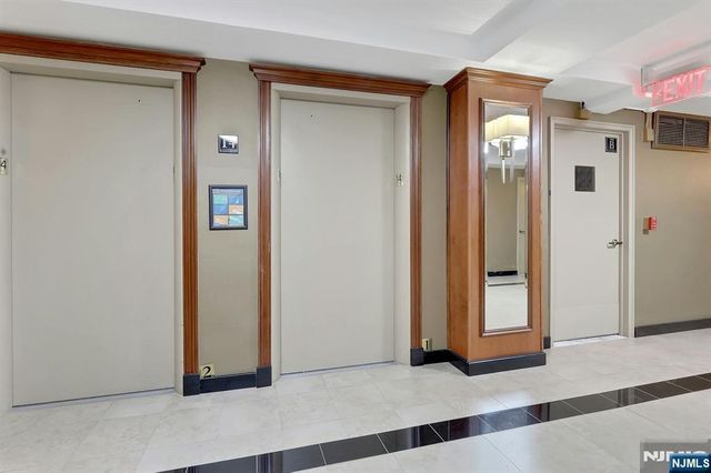 2000 Linwood 14 0, Fort Lee, NJ 07024