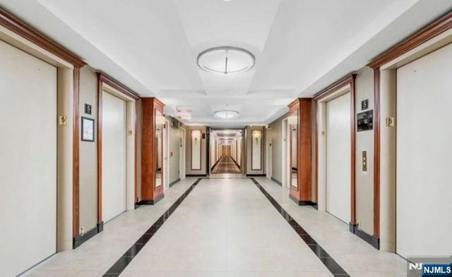 2000 Linwood 14 0, Fort Lee, NJ 07024