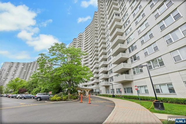 2000 Linwood 14 0, Fort Lee, NJ 07024