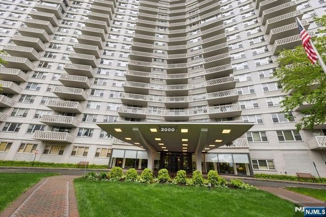 2000 Linwood 14 0, Fort Lee, NJ 07024