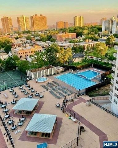 2000 Linwood 14 0, Fort Lee, NJ 07024