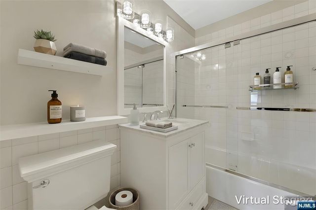 2000 Linwood 14 0, Fort Lee, NJ 07024