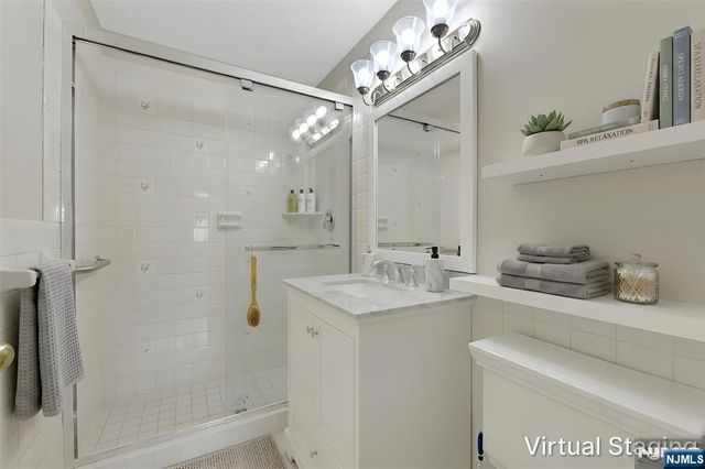 2000 Linwood 14 0, Fort Lee, NJ 07024
