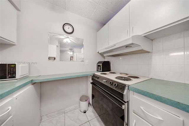 815 SW 10th Ter 6V, Hallandale Beach, FL 33009