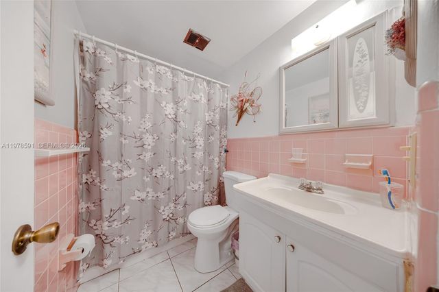 815 SW 10th Ter 6V, Hallandale Beach, FL 33009