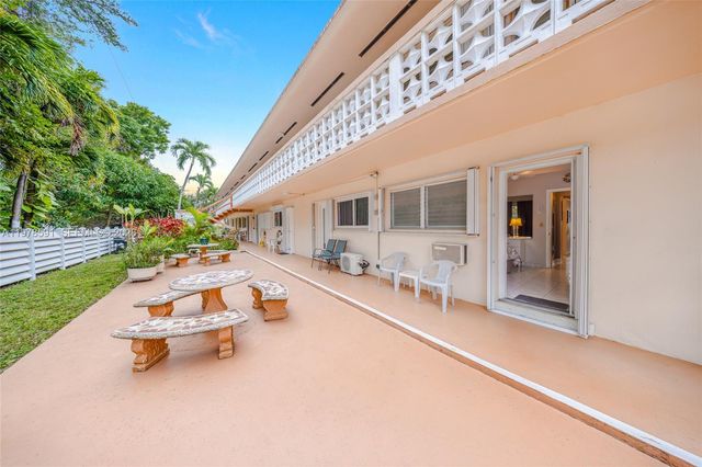 815 SW 10th Ter 6V, Hallandale Beach, FL 33009