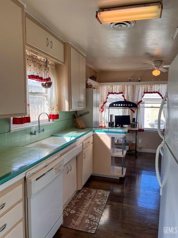 620 Sharon Place, Bakersfield, CA 93308