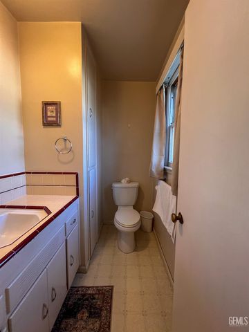 620 Sharon Place, Bakersfield, CA 93308