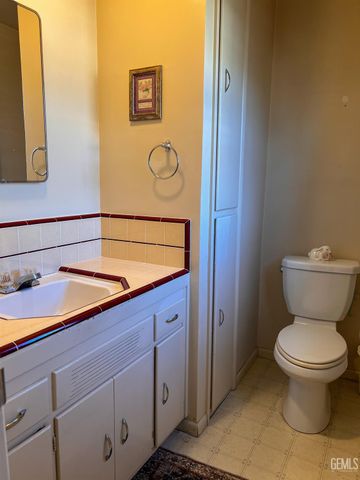 620 Sharon Place, Bakersfield, CA 93308