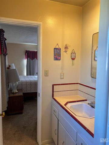 620 Sharon Place, Bakersfield, CA 93308