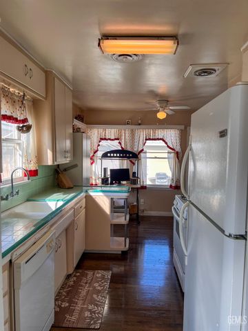 620 Sharon Place, Bakersfield, CA 93308