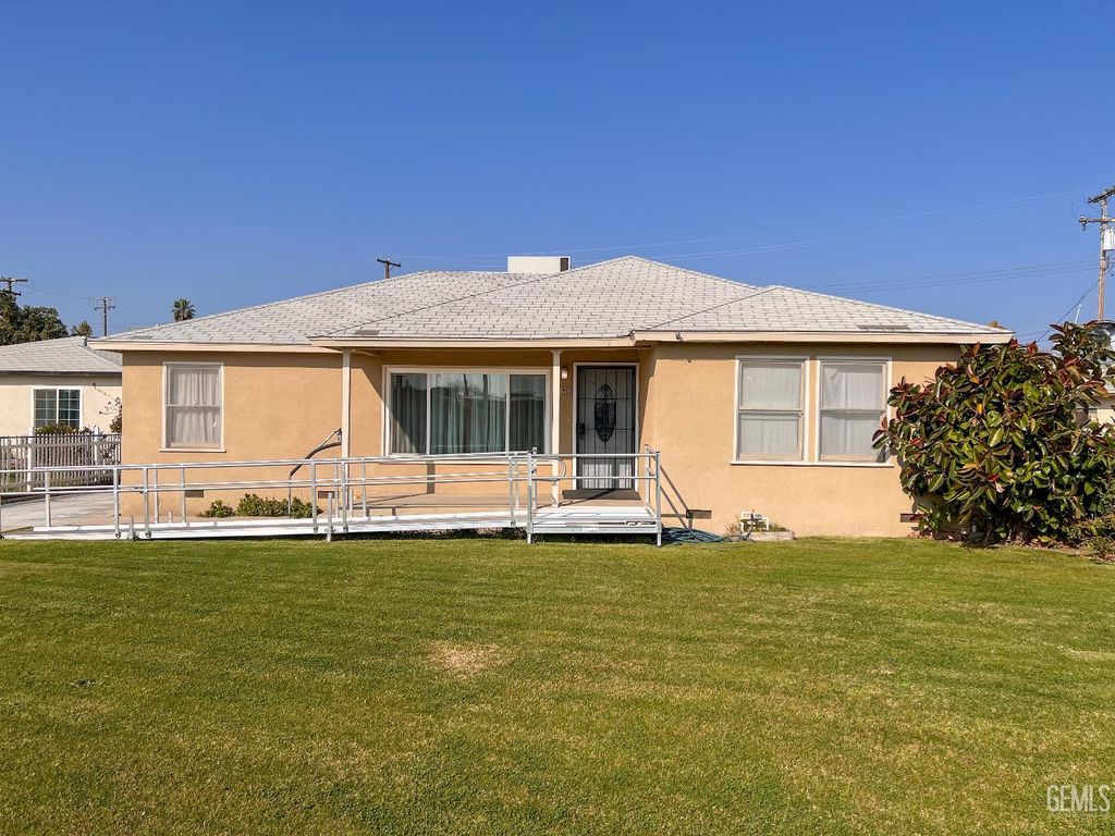 620 Sharon Place, Bakersfield, CA 93308