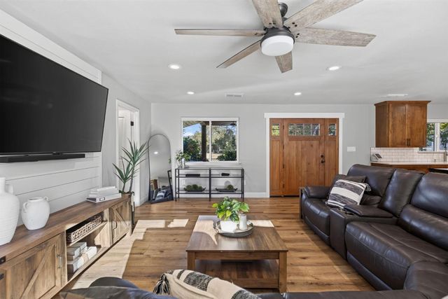 3252 Old Orchard Ln, Loomis, CA 95650