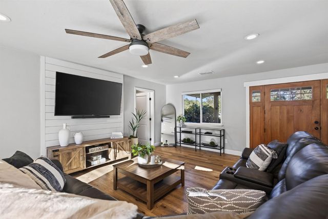 3252 Old Orchard Ln, Loomis, CA 95650