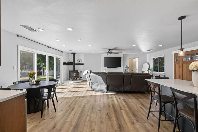 3252 Old Orchard Ln, Loomis, CA 95650