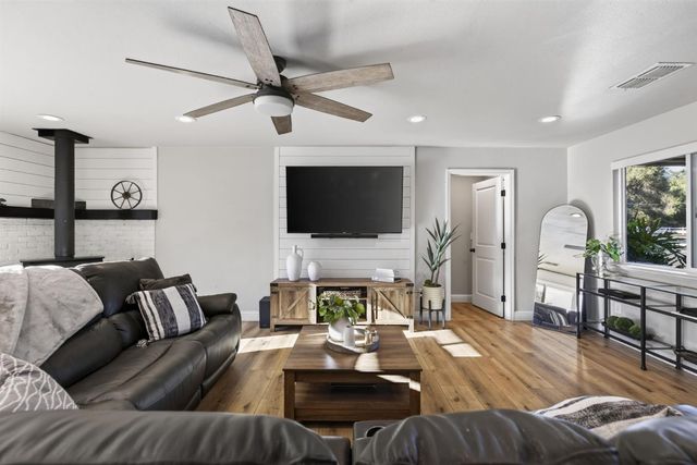 3252 Old Orchard Ln, Loomis, CA 95650