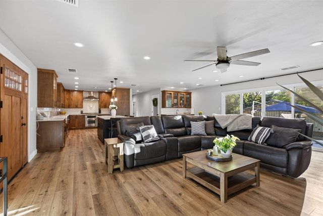 3252 Old Orchard Ln, Loomis, CA 95650