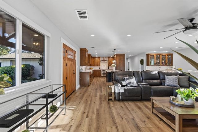 3252 Old Orchard Ln, Loomis, CA 95650
