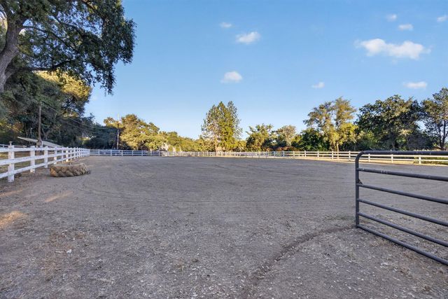 3252 Old Orchard Ln, Loomis, CA 95650