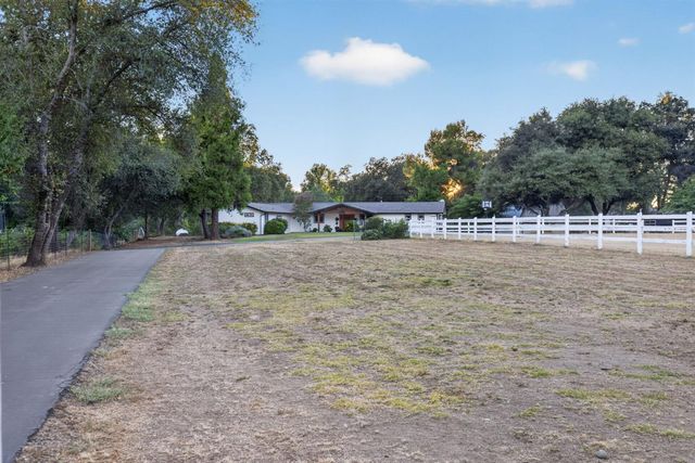 3252 Old Orchard Ln, Loomis, CA 95650
