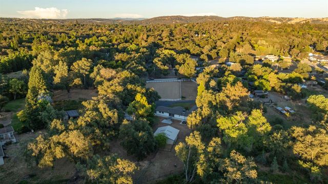 3252 Old Orchard Ln, Loomis, CA 95650