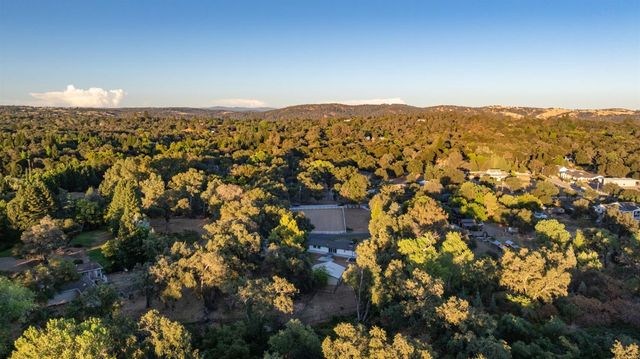 3252 Old Orchard Ln, Loomis, CA 95650