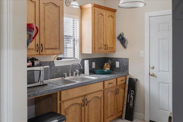 755 Mallard St, Hemphill, TX 75948