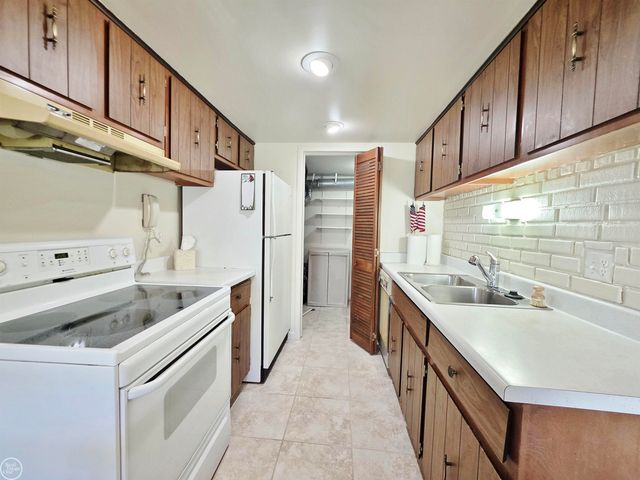 34299 Garfield Circle, Fraser, MI 48026